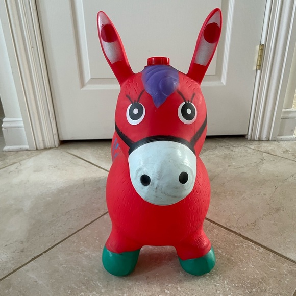 Bouncing horse with squeaker - Picture 1 of 5